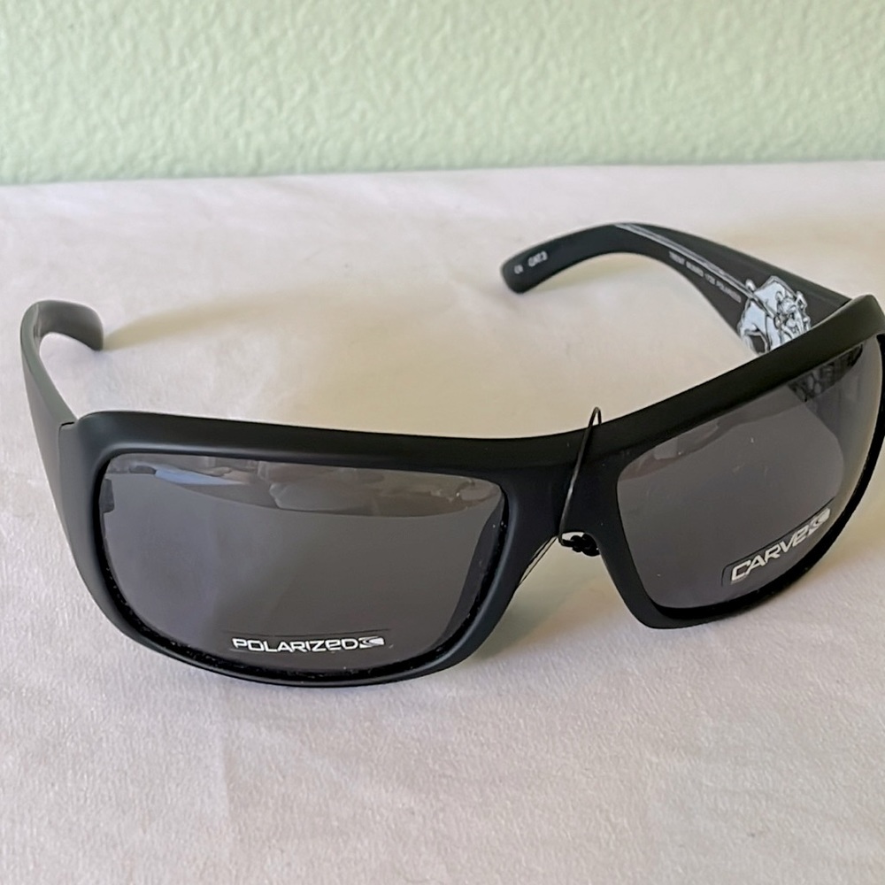 Carve polarized matte black frame illustrated arms